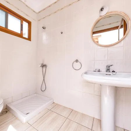 Casa de Férias Casa Guayre - Private Pool, Bbq, Air-con And Ping-pong By Lanzarote