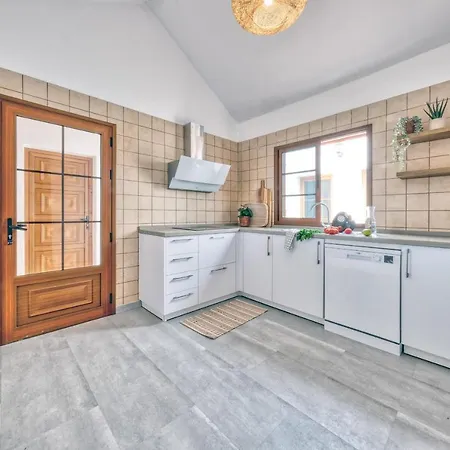 Casa de Férias Casa Guayre - Private Pool, Bbq, Air-con And Ping-pong By Lanzarote