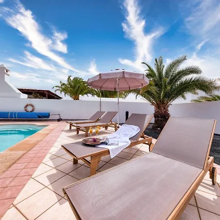 Casa de Férias Casa Guayre - Private Pool, Bbq, Air-con And Ping-pong By Lanzarote Puerto Calero