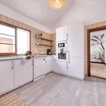 Дом отдыха Casa Guayre - Private Pool, Bbq, Air-con And Ping-pong By Lanzarote