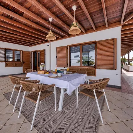 בית נופש Casa Guayre - Private Pool, Bbq, Air-con And Ping-pong By Lanzarote פוארטו קאלרו