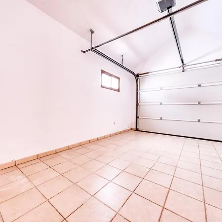 Semesterbostad Casa Guayre - Private Pool, Bbq, Air-con And Ping-pong By Lanzarote Puerto Calero